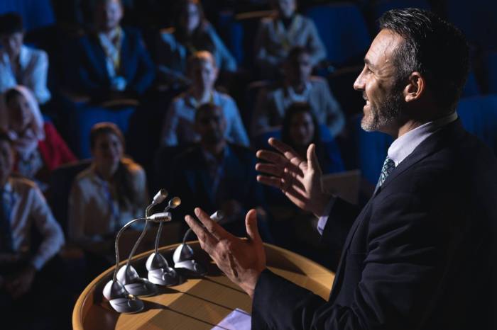 How to Master Public Speaking in 30 Days