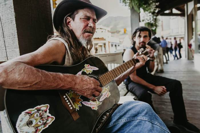 How to Improvise on an Instrument: 10 Improvisation Techniques for Beginners