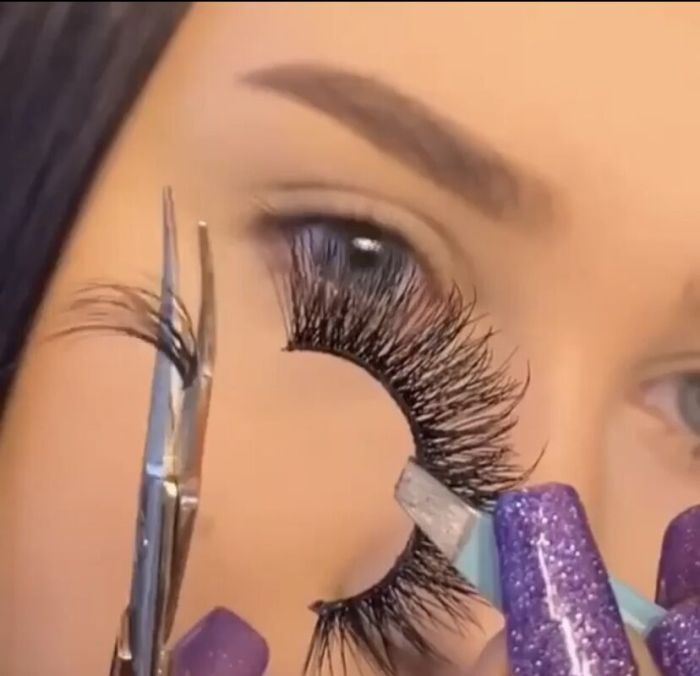 How to Apply False Eyelashes: 7 Tips for Flawless Application